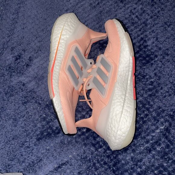 Adidas Ultraboost 22 HR1030 woman shoes sz 6.5 Brand New - Picture 2 of 8